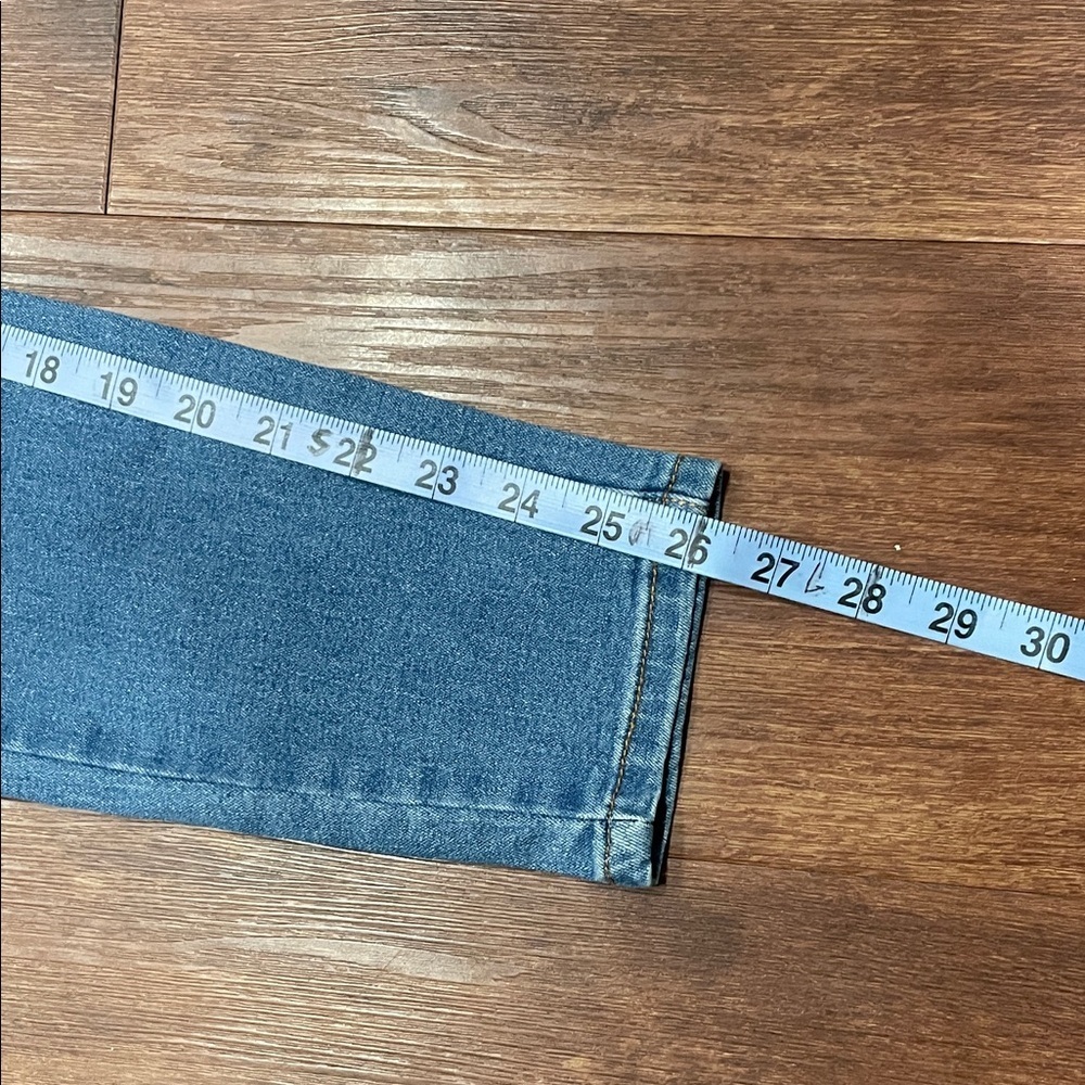🆕 Tahari Kelly Mid Rise Skinny Jeans in Glacier Wash - Picture 4 of 9